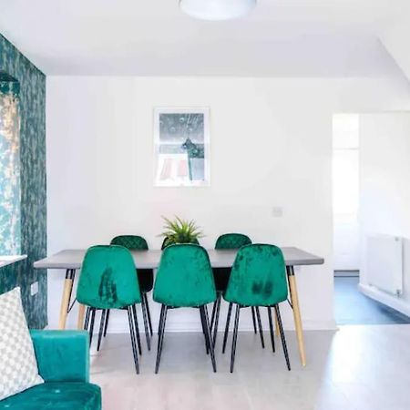 Spacious 5 Bedroom Home Hosted By Mcr Dens Mánchester Exterior foto