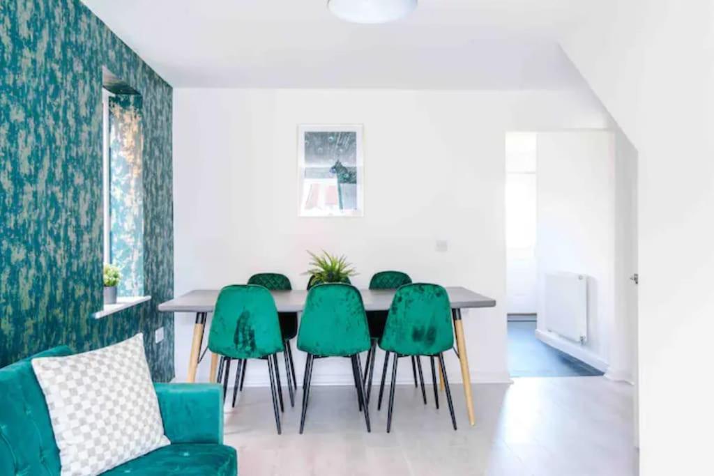 Spacious 5 Bedroom Home Hosted By Mcr Dens Mánchester Exterior foto